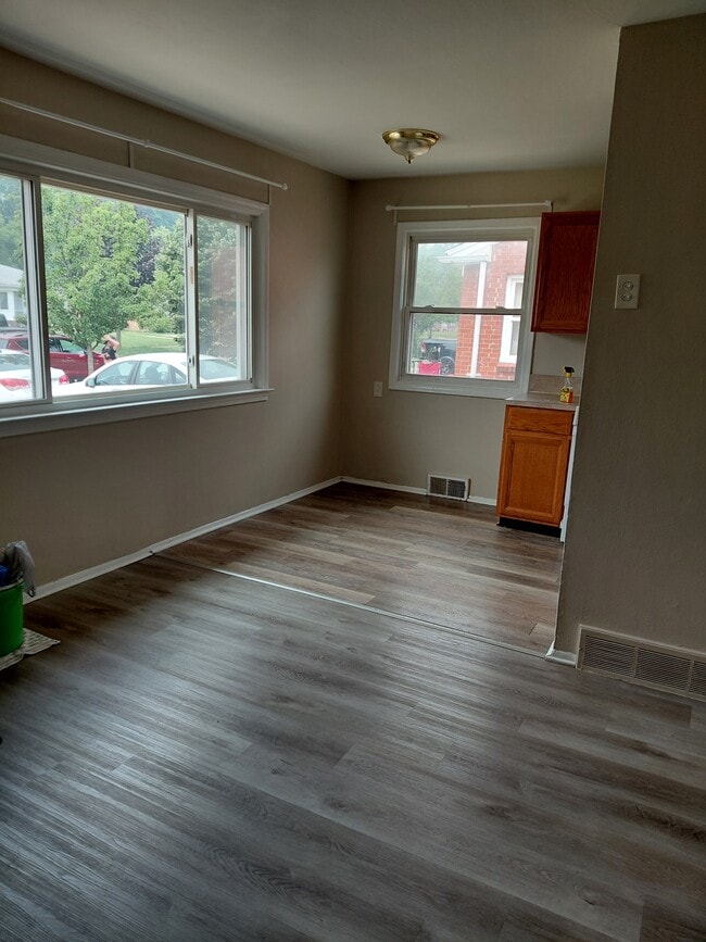 Building Photo - 2505 Stieber Ave