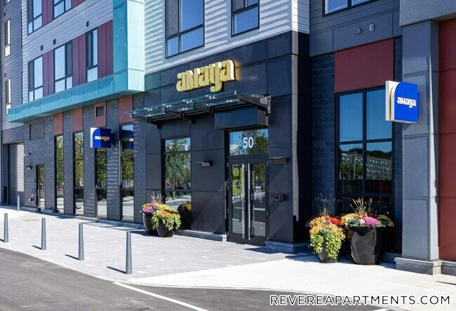 Building Photo - 328 Bank St