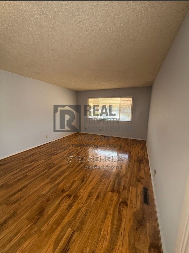 Building Photo - 511 W Evans Ave