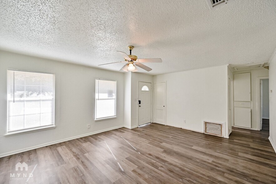Building Photo - 404 Lanola Ct