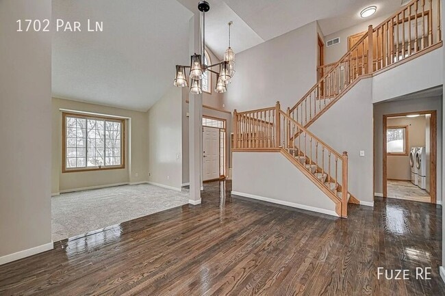 Building Photo - 1702 Par Ln