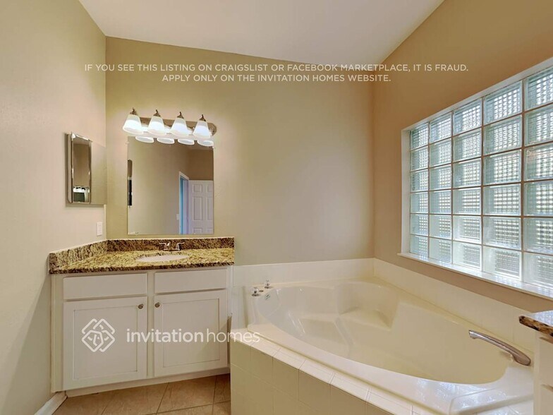 Building Photo - 305 Englenook Dr