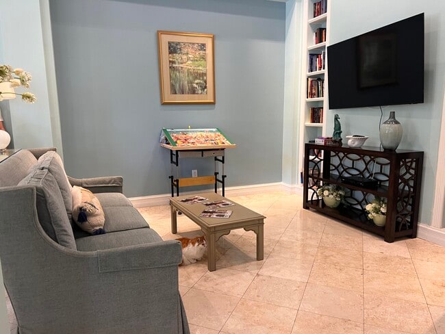 Building Photo - 720 S Sapodilla Ave