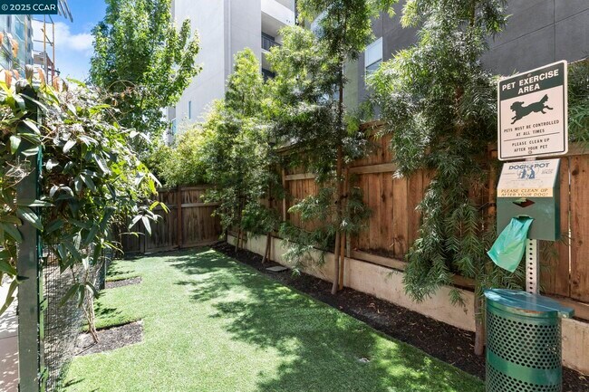 Building Photo - 555 Ygnacio Valley Rd