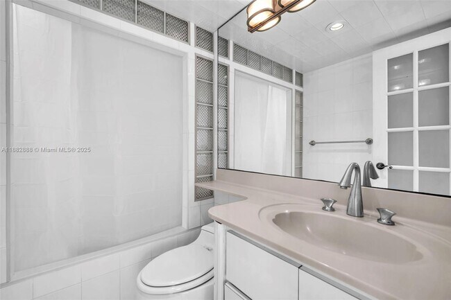 Building Photo - 5313 Collins Ave
