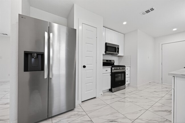 Building Photo - 2202 Alabama St