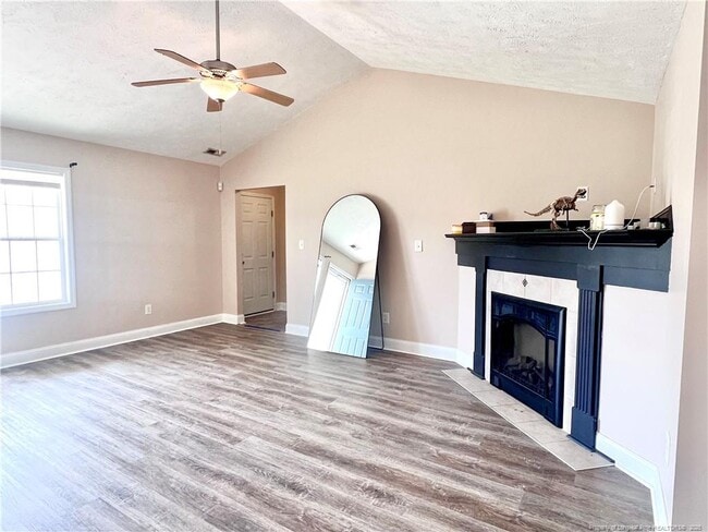 Building Photo - 285 Pebble Ln