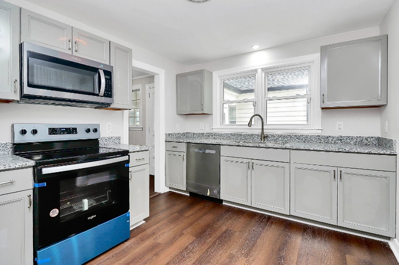 Building Photo - 5726 Oak Dr