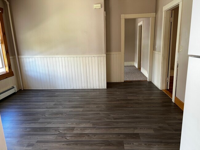 Building Photo - 25 Maple St