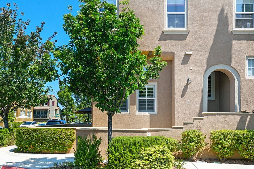 Building Photo - 13325 Via Costanza