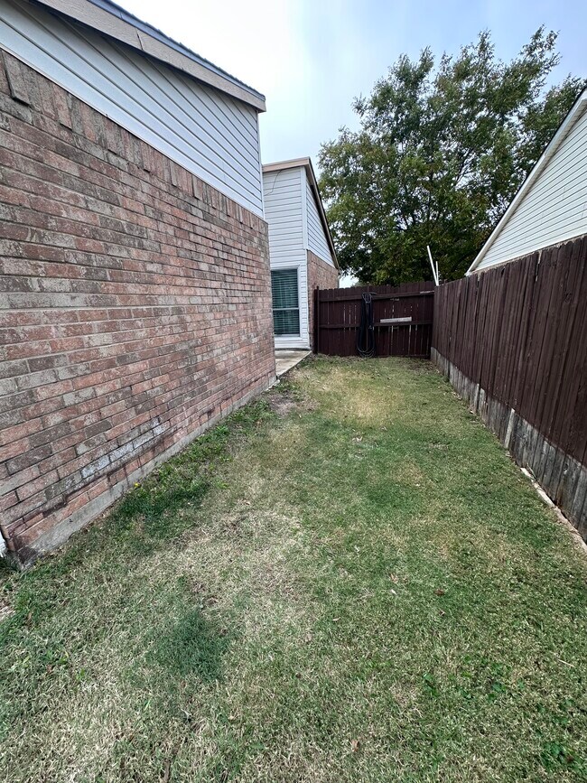 Building Photo - 6916 Elliot Ct