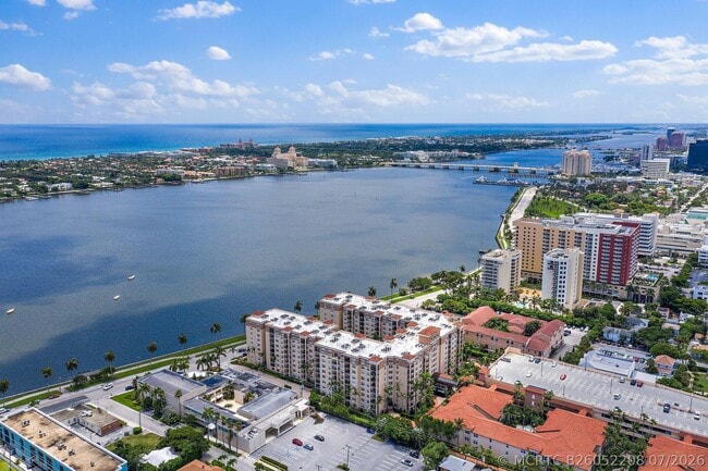 Building Photo - 1803 N Flagler Dr