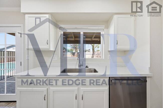 Building Photo - 3Bed/2Bath House at Cactus/ 39thAve! Ready for Immediate Move-In! -- NO HOA! FULLY REMODELED!