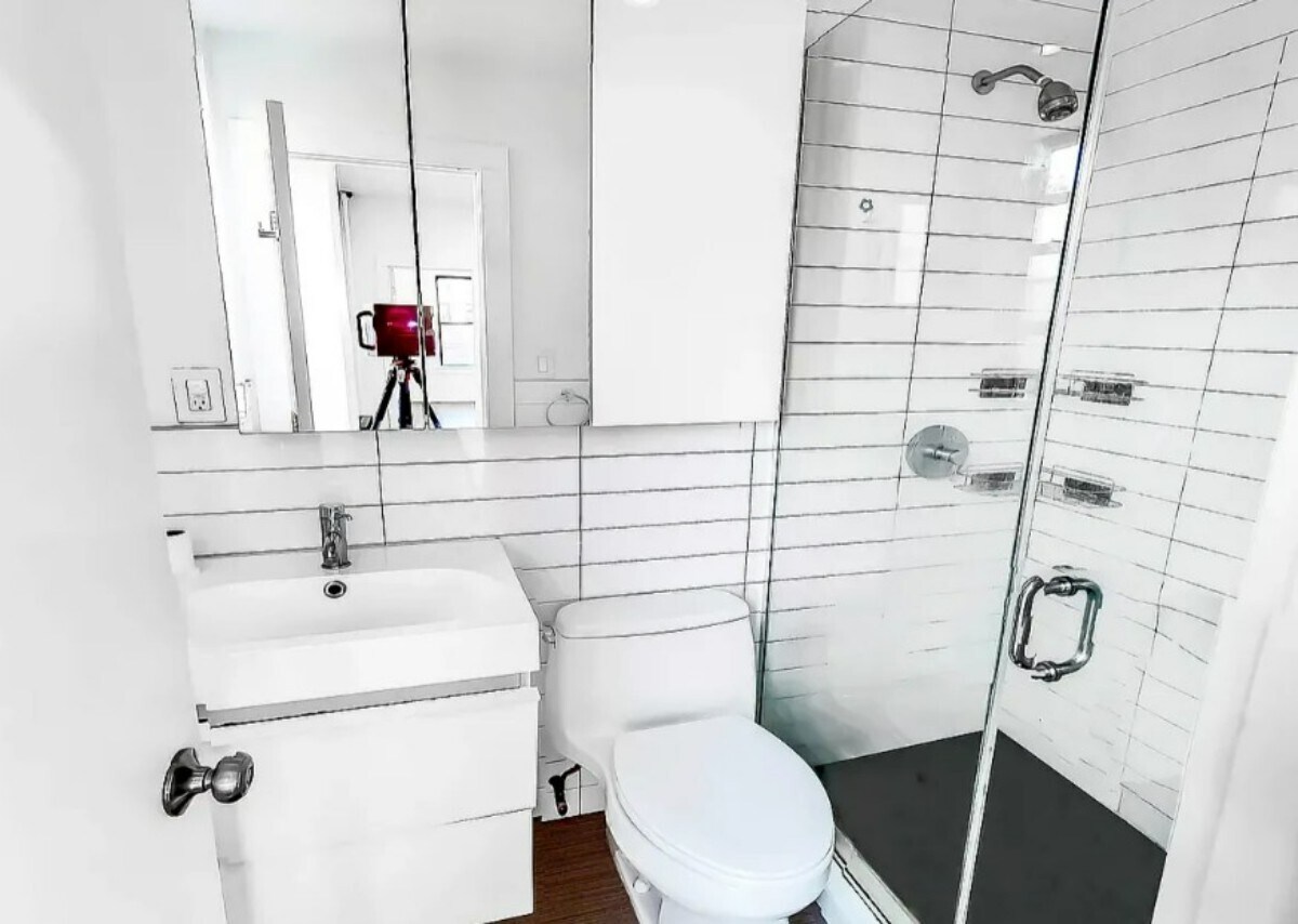 Building Photo - 44th Street