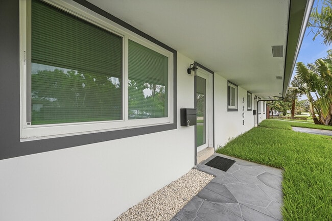 Building Photo - 2308 NW 3rd Ave