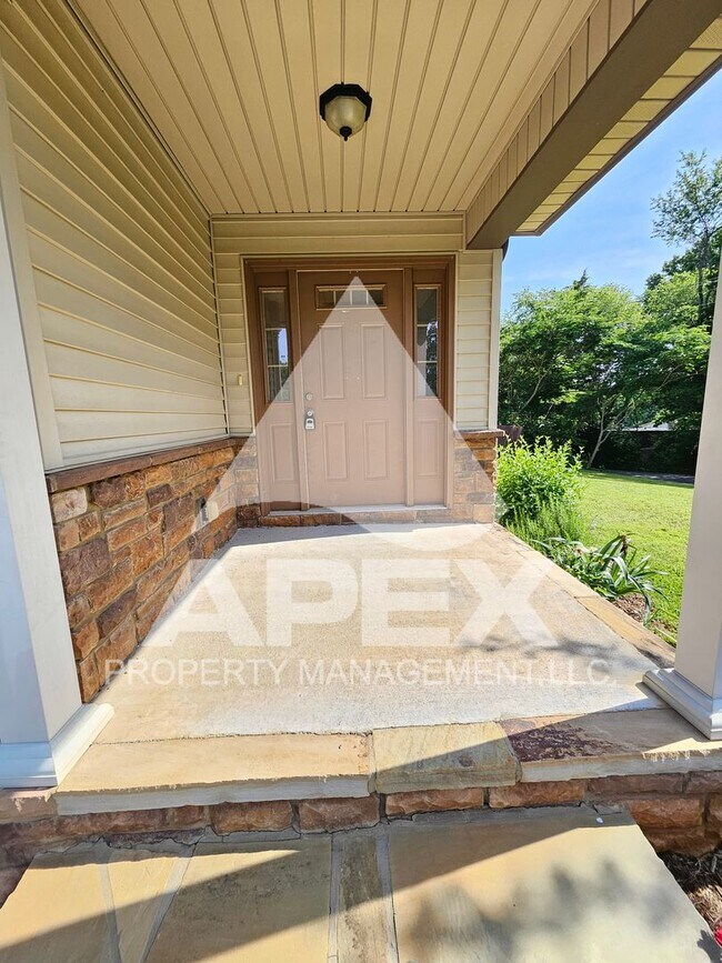 Building Photo - West Knoxville – Beautifully Upgraded - 3 ...