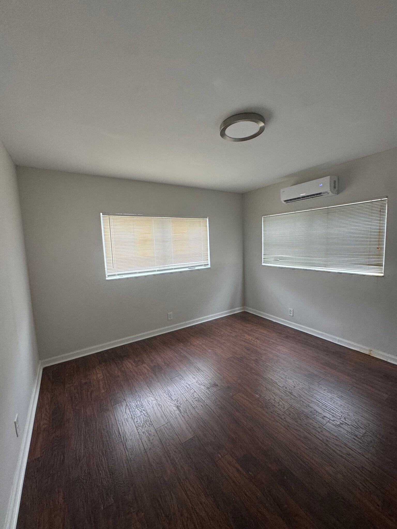 Building Photo - 5410 NE 22nd Terrace