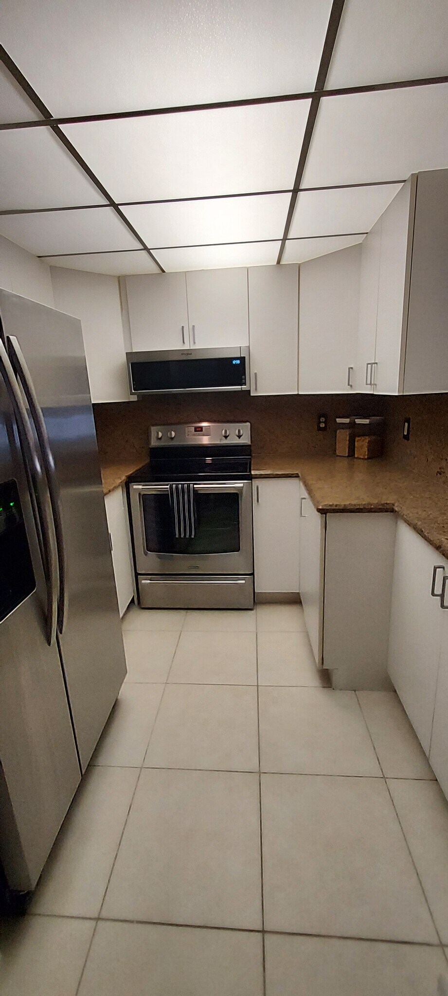 Building Photo - 484 Fanshaw L