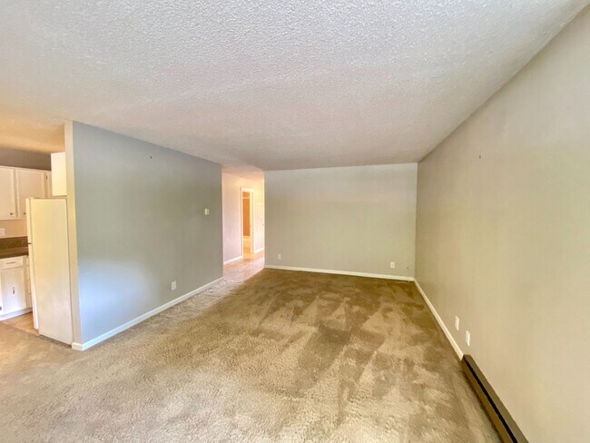 Building Photo - Prime Bellevue Way Location – Brookside Condos!