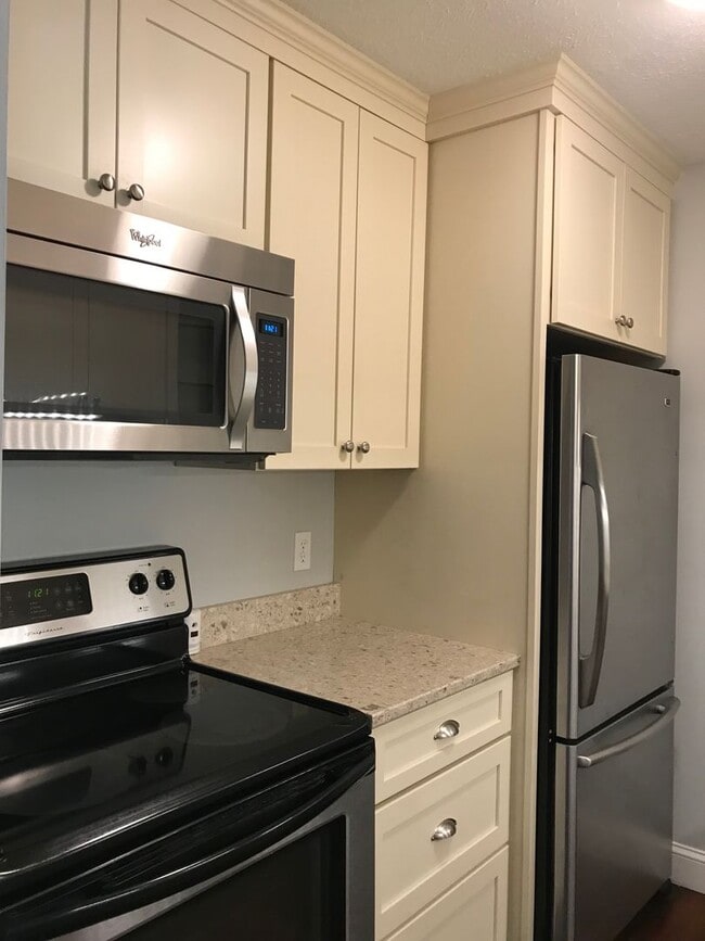 Building Photo - Somerset Condominiums, Freeport:2BR/1BA av...