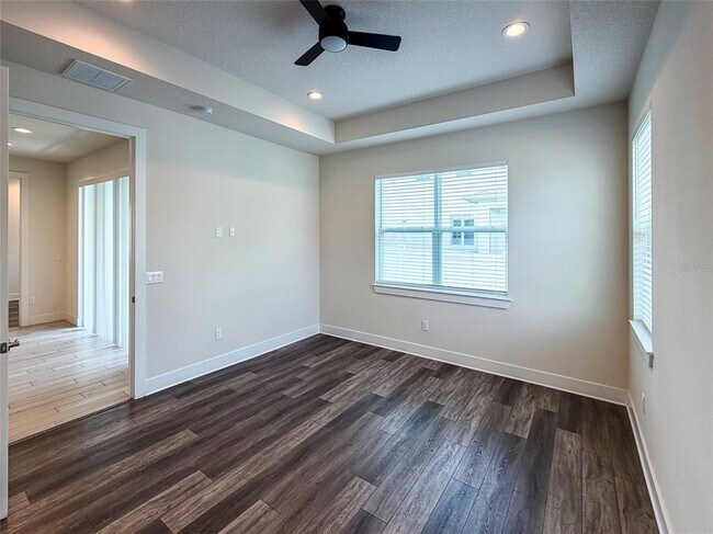 Building Photo - 2065 Paragon Cir W