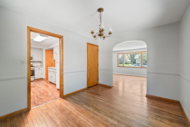 Building Photo - 11 S Church St