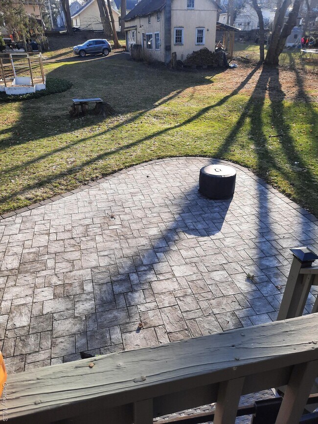 Building Photo - 23 Valley Ave