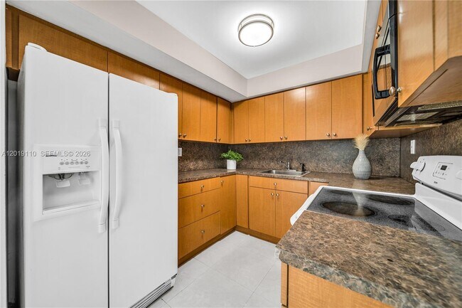 Building Photo - 671 W 80th St