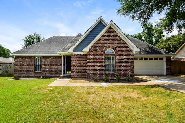 Building Photo - 10149 Phillips Dr