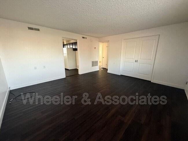 Building Photo - 546 E 450 S