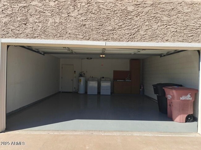 Building Photo - 8428 E Malcomb Dr