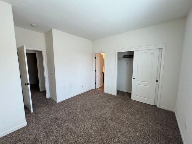 Building Photo - 2553 Acapulco Way