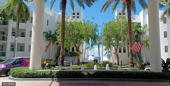 Building Photo - 7900 Harbor Island Dr