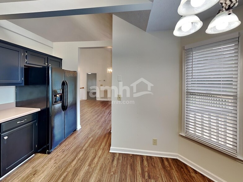 Building Photo - 307 Briarwood Ln