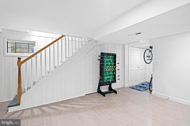 Building Photo - 5333 Saratoga Ave