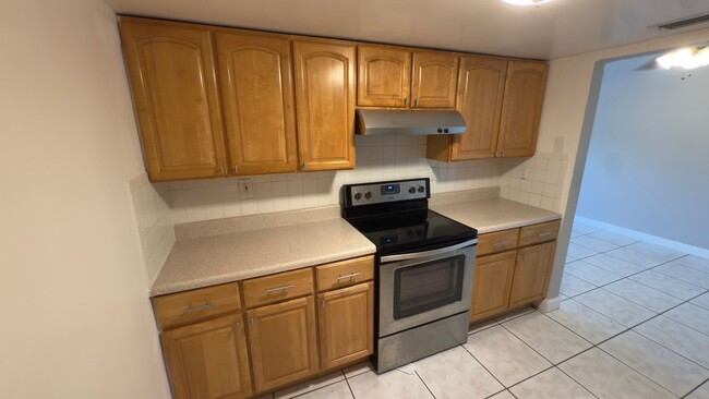 Building Photo - Spacious 1-Bed Condo in Sutton House – 974 SF, East of Biscayne