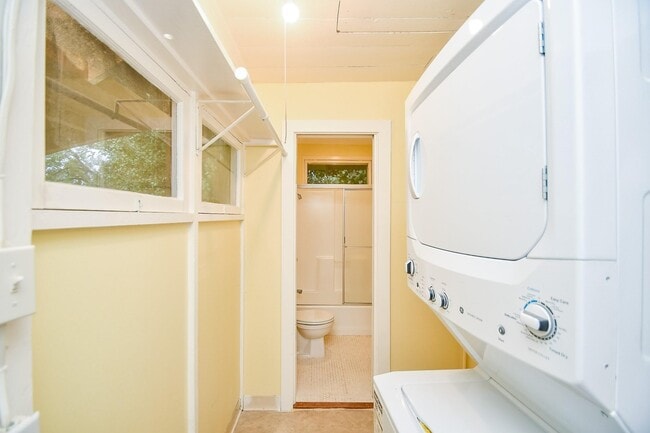 Building Photo - 4528 Magnolia St