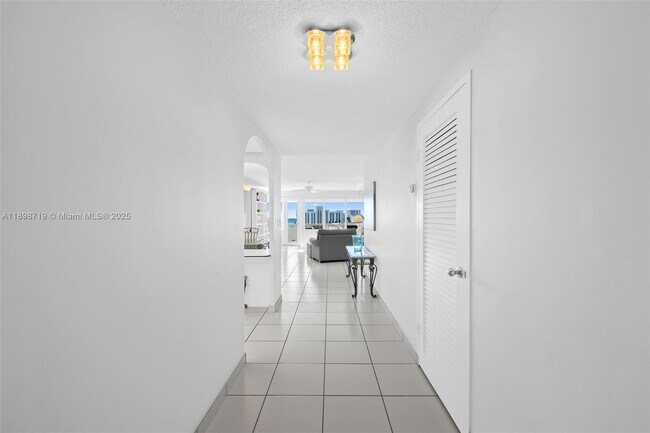 Building Photo - 3111 N Ocean Dr