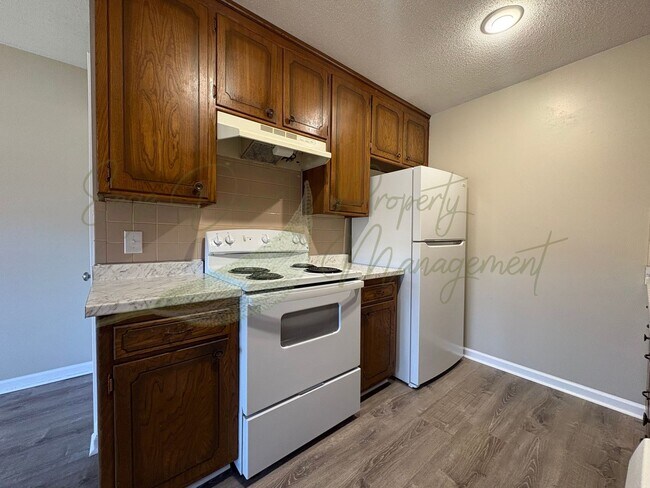 Building Photo - TOWNHOUSE IN BLUE SPRINGS!!!