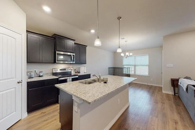 Building Photo - 3Bedroom, 2Bath, commuity pool access and side walk community in Pleasant Hill North Bryan off 2818