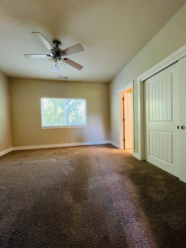 Building Photo - Available NOW! Beautiful House on a Cul-De-Sac