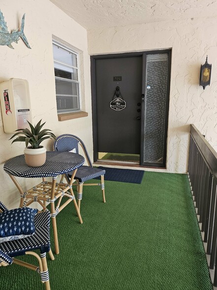 Building Photo - 2612 Clubhouse Dr