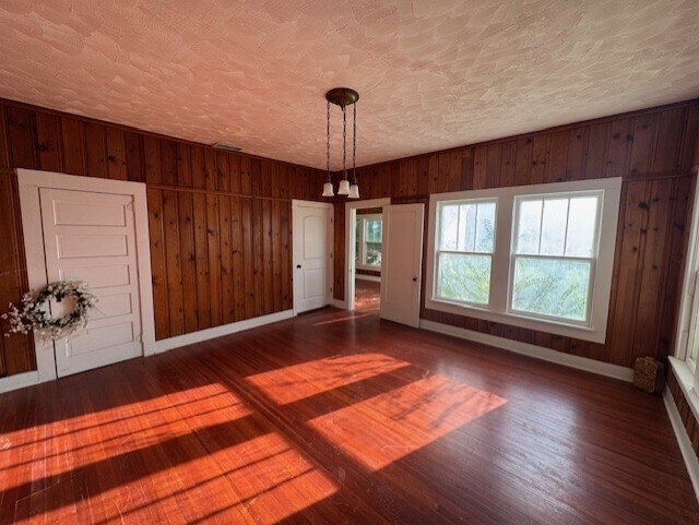 Building Photo - 817 W Long