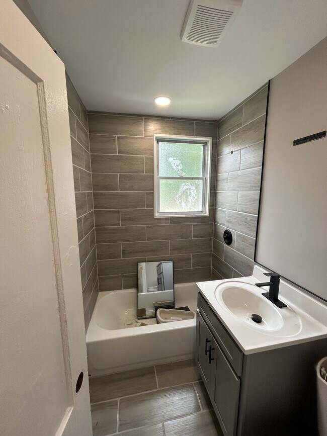 Building Photo - 5521 Schumacher Dr