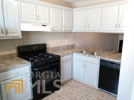 Building Photo - 2030 Charter Ln