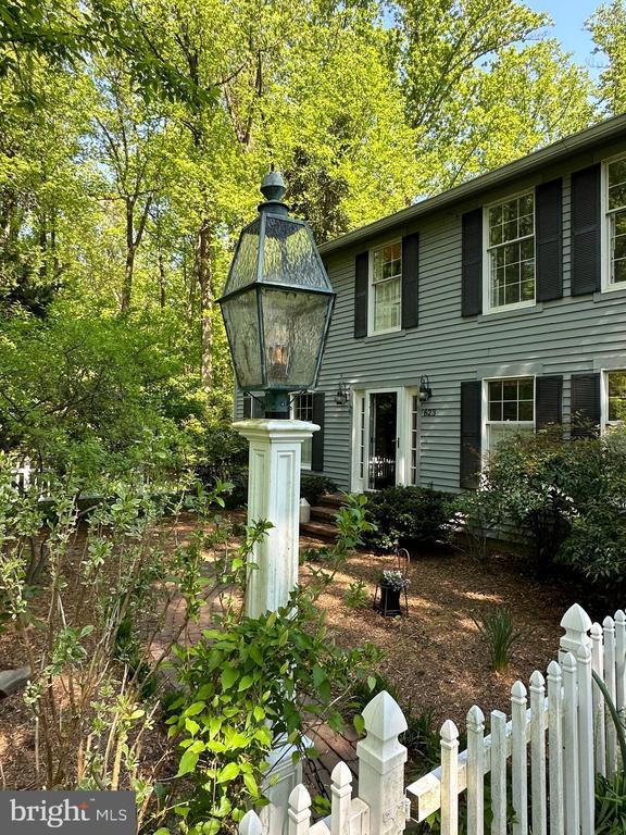 Building Photo - 623 Sean Dr