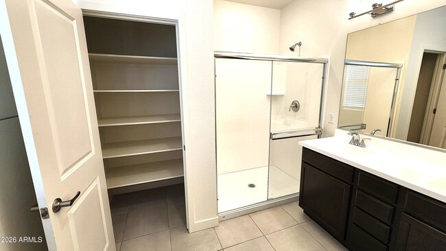 Building Photo - 2934 E Augusta Ave