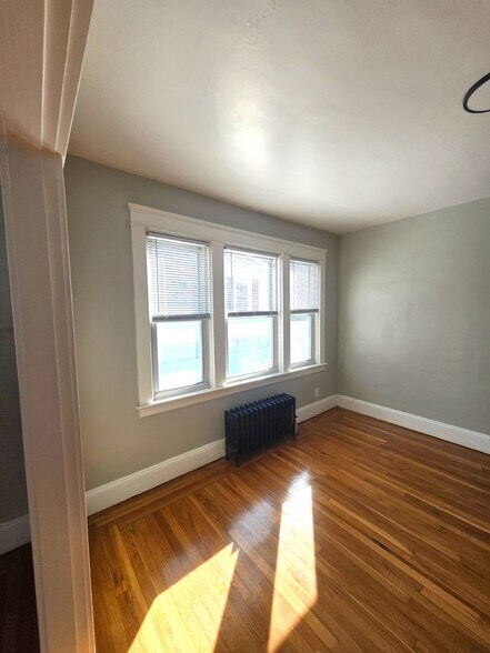 Building Photo - 98 Bradley St