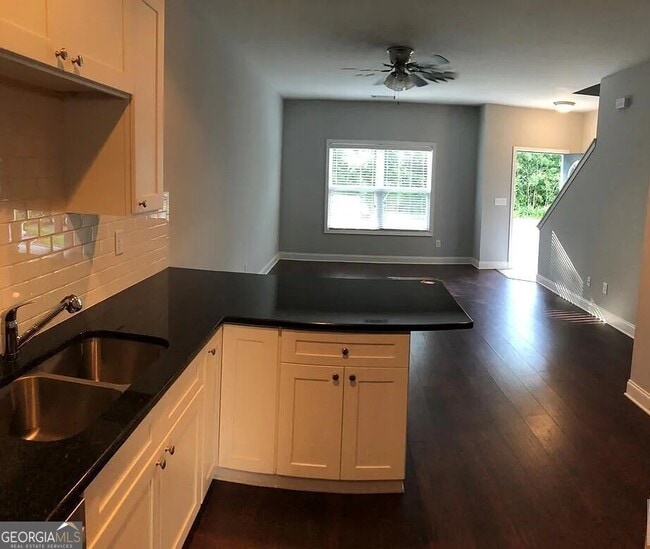 Building Photo - 1350 Binghampton Cir