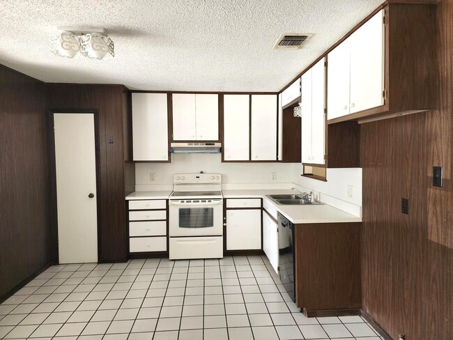 Building Photo - 211 Alta Vista Dr